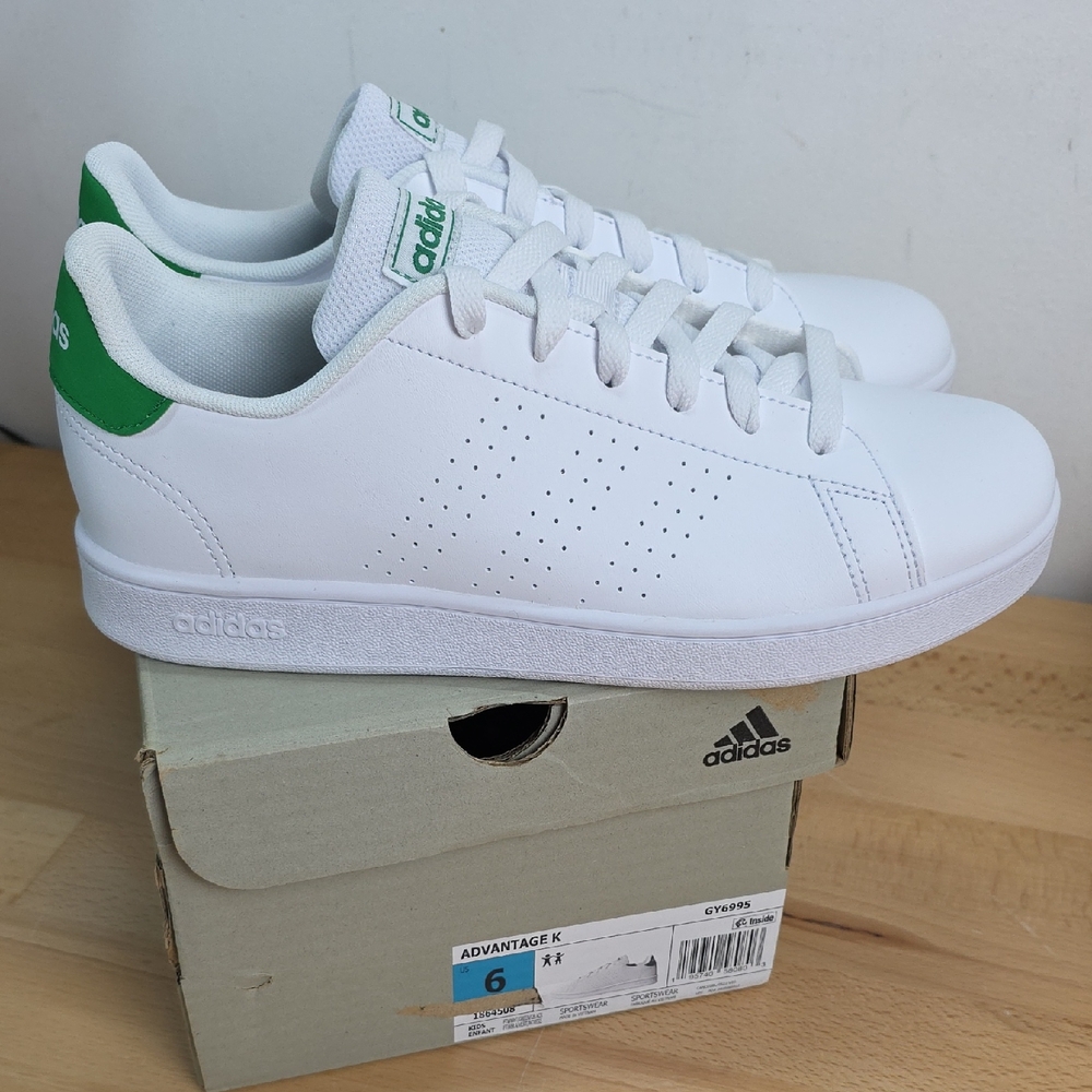 Adidas Advantage White with Green Detail US 6 Kids